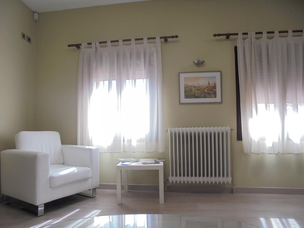 Hostal Palacete De Los Arcedianos Tarazona Extérieur photo