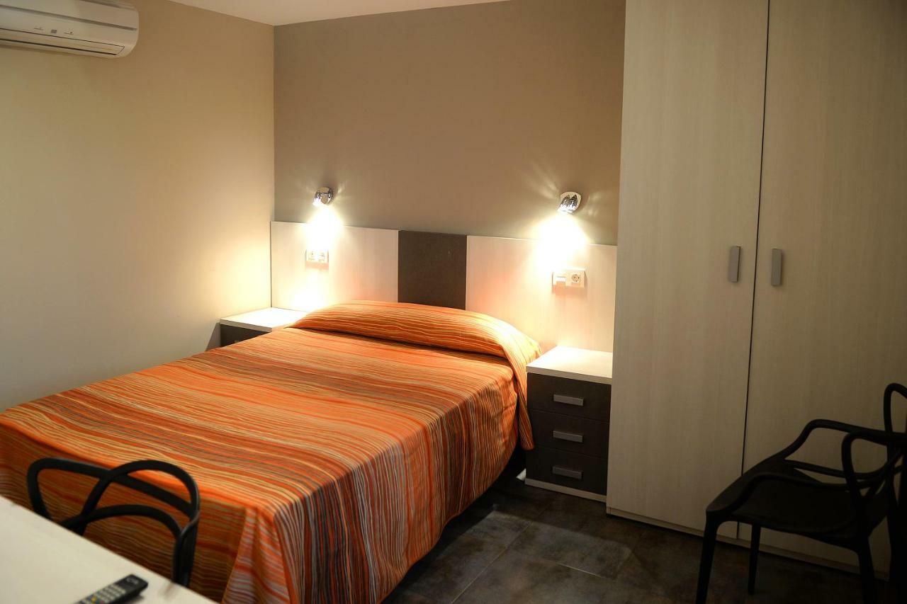 Hostal Palacete De Los Arcedianos Tarazona Extérieur photo